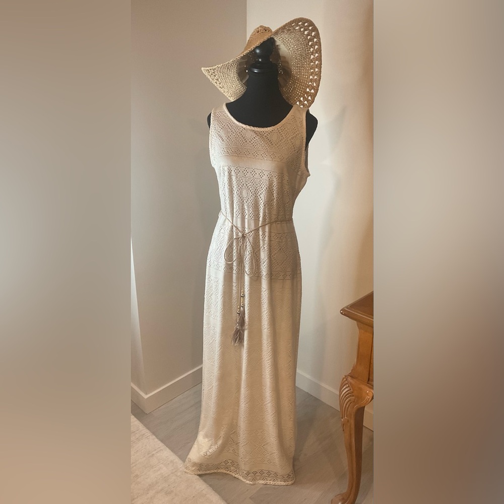 Elegant Cream Lace Lined  Maxi Dress